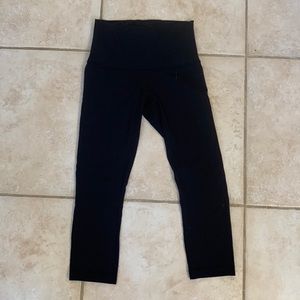 lululemon size 6 cropped leggings